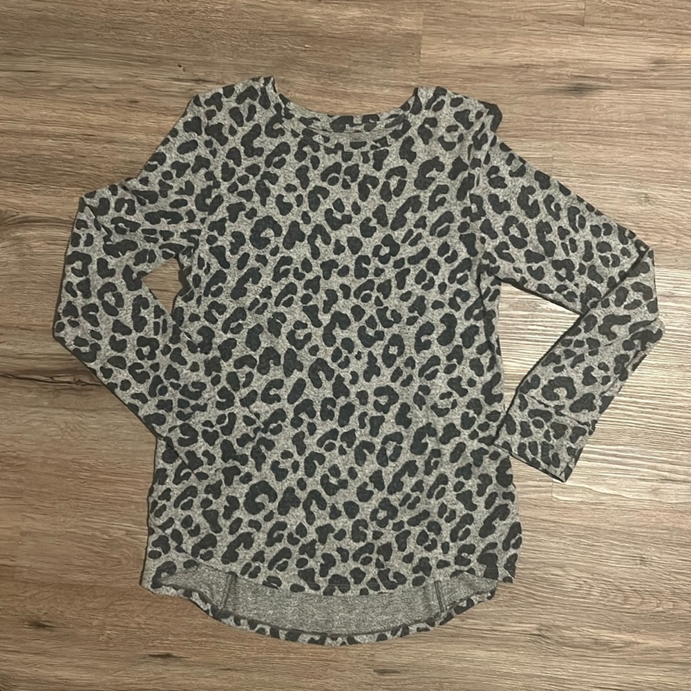 CuddlDuds Softknit Longsleeve Gray Leopard Shirt Women’s Medium